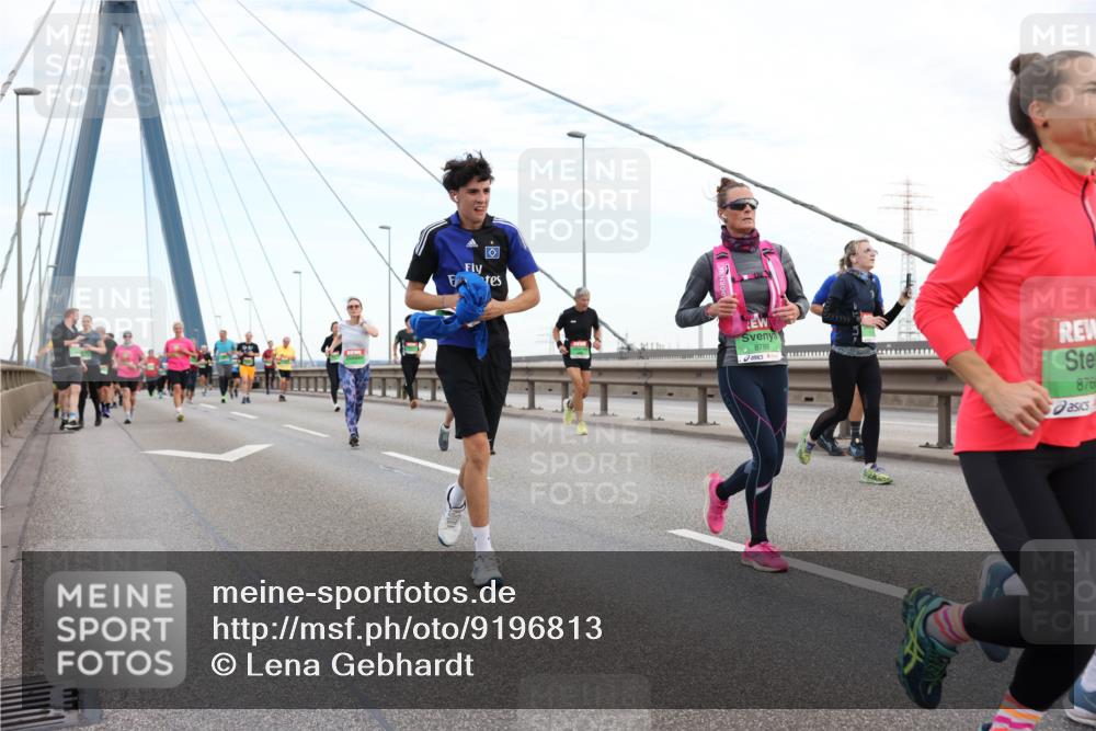 03.10.2025 - Köhlbrandbrückenlauf Lena Gebhardt http://msf.ph/oto/9196813 03.10.2025 15:28:59 Position 1 7, 8788, 876 meine-sportfotos.de