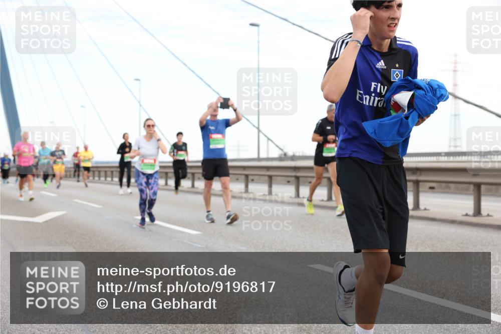 03.10.2025 - Köhlbrandbrückenlauf Lena Gebhardt http://msf.ph/oto/9196817 03.10.2025 15:29:00 Position 1  meine-sportfotos.de