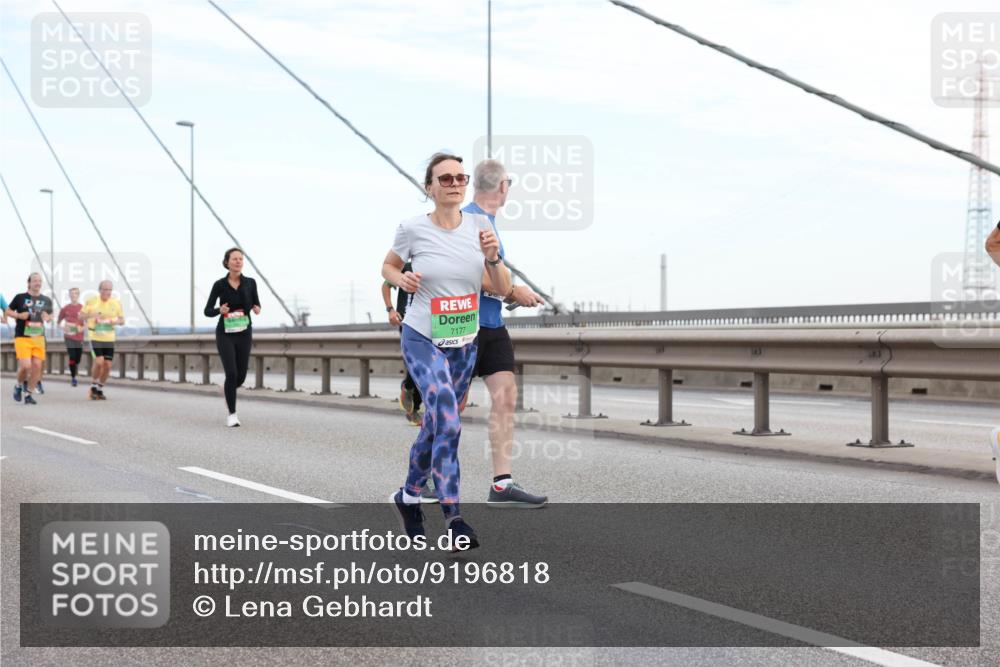 03.10.2025 - Köhlbrandbrückenlauf Lena Gebhardt http://msf.ph/oto/9196818 03.10.2025 15:29:02 Position 1 7177 meine-sportfotos.de