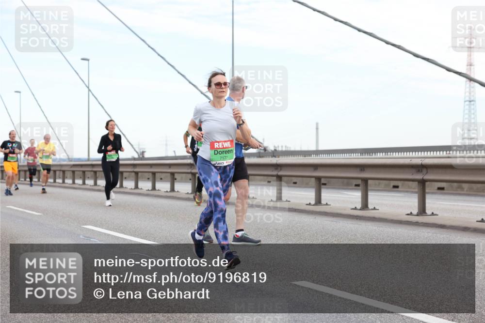 03.10.2025 - Köhlbrandbrückenlauf Lena Gebhardt http://msf.ph/oto/9196819 03.10.2025 15:29:02 Position 1 7177 meine-sportfotos.de
