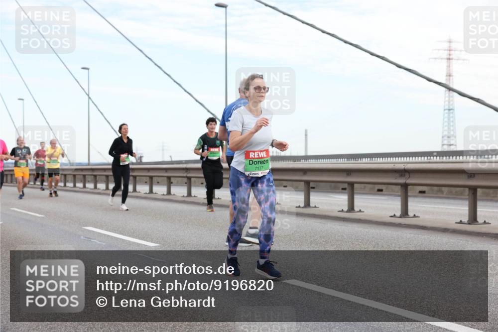 03.10.2025 - Köhlbrandbrückenlauf Lena Gebhardt http://msf.ph/oto/9196820 03.10.2025 15:29:02 Position 1 7177 meine-sportfotos.de