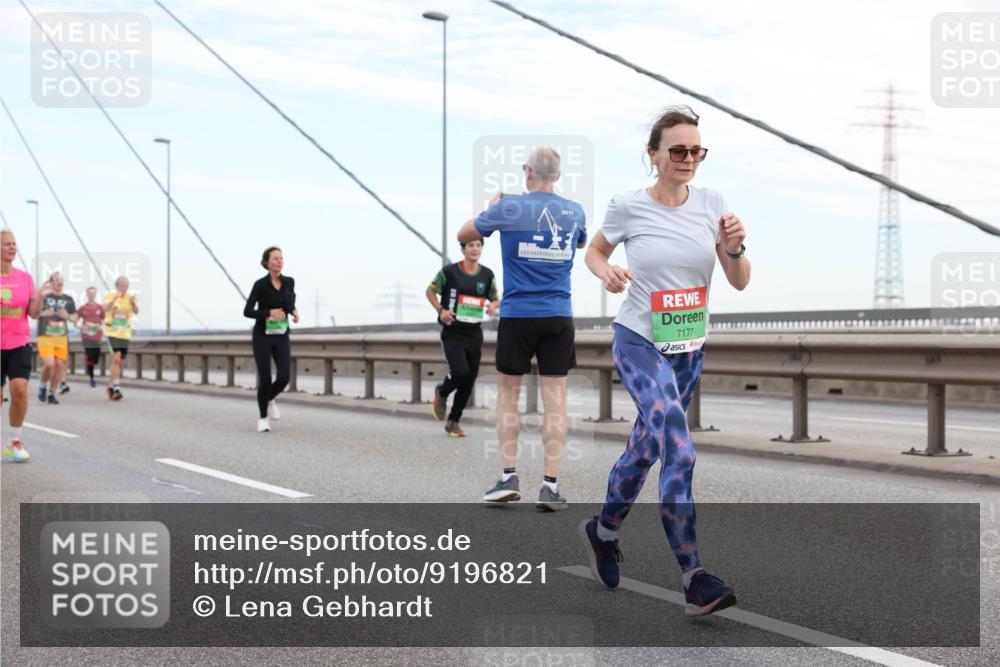 03.10.2025 - Köhlbrandbrückenlauf Lena Gebhardt http://msf.ph/oto/9196821 03.10.2025 15:29:02 Position 1 2017, 7177 meine-sportfotos.de