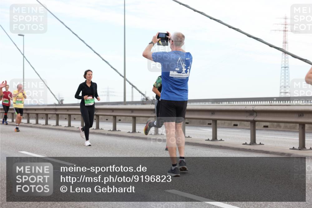 03.10.2025 - Köhlbrandbrückenlauf Lena Gebhardt http://msf.ph/oto/9196823 03.10.2025 15:29:03 Position 1 2017 meine-sportfotos.de