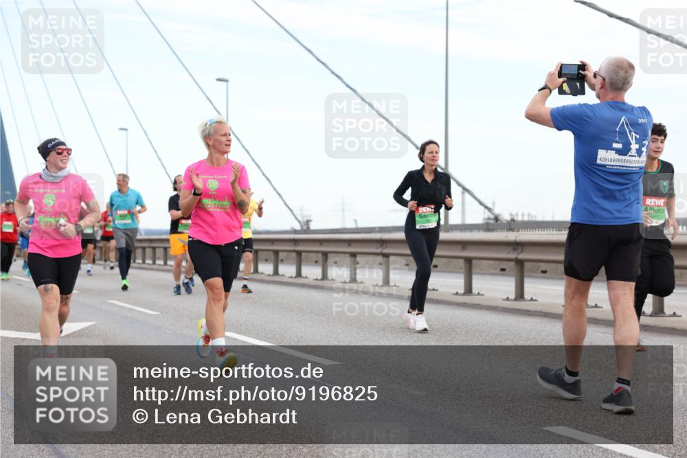 03.10.2025 - Köhlbrandbrückenlauf Lena Gebhardt http://msf.ph/oto/9196825 03.10.2025 15:29:03 Position 1 2011 meine-sportfotos.de