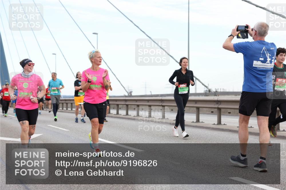 03.10.2025 - Köhlbrandbrückenlauf Lena Gebhardt http://msf.ph/oto/9196826 03.10.2025 15:29:03 Position 1 2017 meine-sportfotos.de