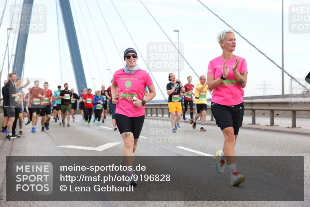 03.10.2025 - Köhlbrandbrückenlauf Lena Gebhardt http://msf.ph/oto/9196828 03.10.2025 15:29:04 Position 1  meine-sportfotos.de