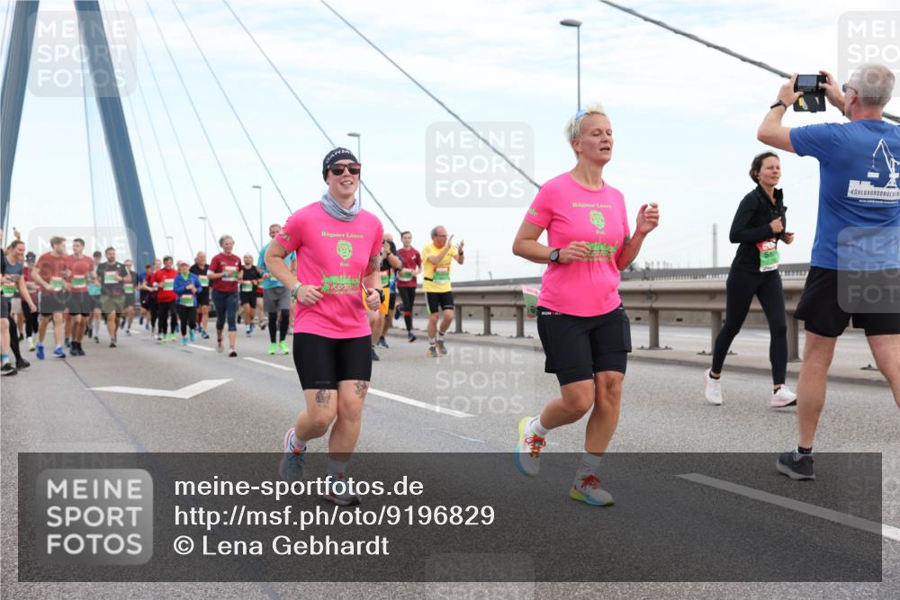 03.10.2025 - Köhlbrandbrückenlauf Lena Gebhardt http://msf.ph/oto/9196829 03.10.2025 15:29:05 Position 1  meine-sportfotos.de