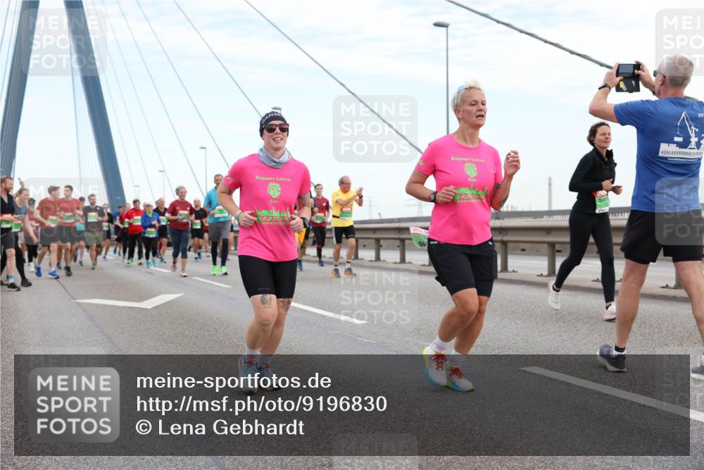 03.10.2025 - Köhlbrandbrückenlauf Lena Gebhardt http://msf.ph/oto/9196830 03.10.2025 15:29:05 Position 1  meine-sportfotos.de