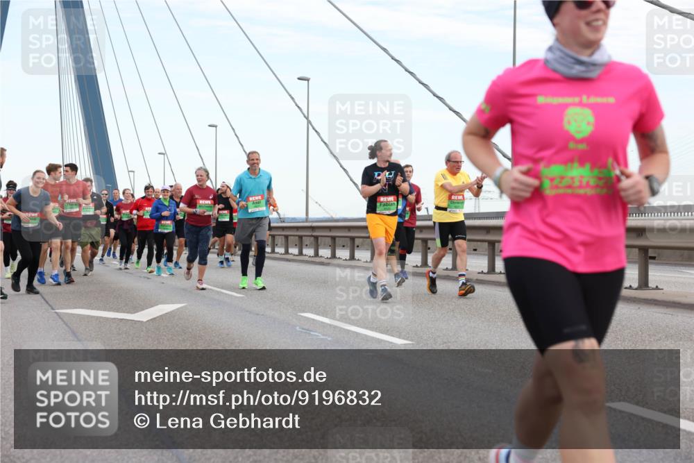 03.10.2025 - Köhlbrandbrückenlauf Lena Gebhardt http://msf.ph/oto/9196832 03.10.2025 15:29:05 Position 1  meine-sportfotos.de
