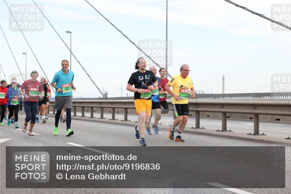 03.10.2025 - Köhlbrandbrückenlauf Lena Gebhardt http://msf.ph/oto/9196836 03.10.2025 15:29:06 Position 1 9371 meine-sportfotos.de