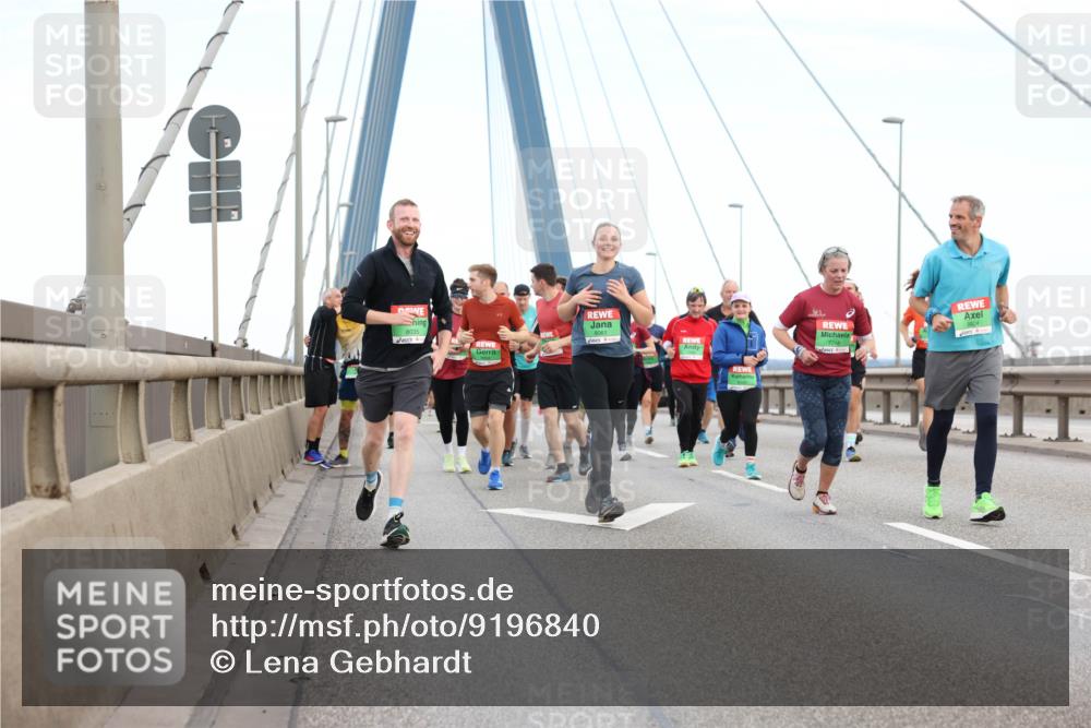 03.10.2025 - Köhlbrandbrückenlauf Lena Gebhardt http://msf.ph/oto/9196840 03.10.2025 15:29:07 Position 1 8035, 8061, 7718 meine-sportfotos.de