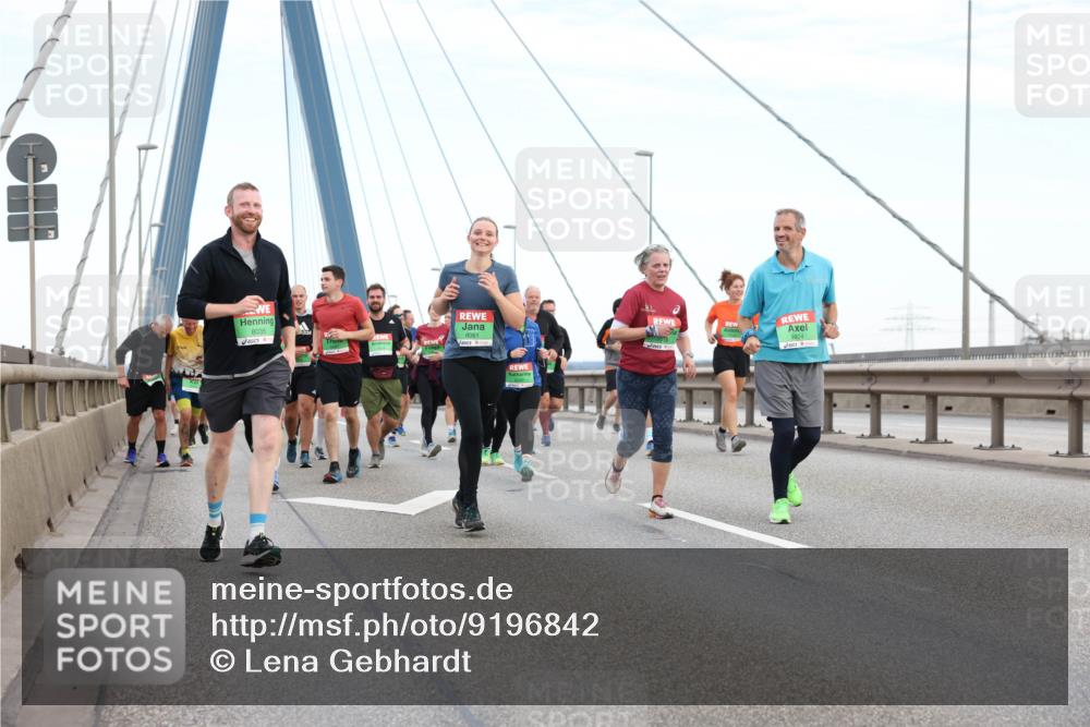 03.10.2025 - Köhlbrandbrückenlauf Lena Gebhardt http://msf.ph/oto/9196842 03.10.2025 15:29:08 Position 1  meine-sportfotos.de