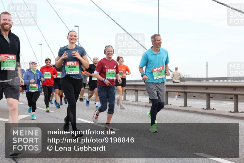 03.10.2025 - Köhlbrandbrückenlauf Lena Gebhardt http://msf.ph/oto/9196846 03.10.2025 15:29:08 Position 1 8035, 8061, 7718, 8904 meine-sportfotos.de