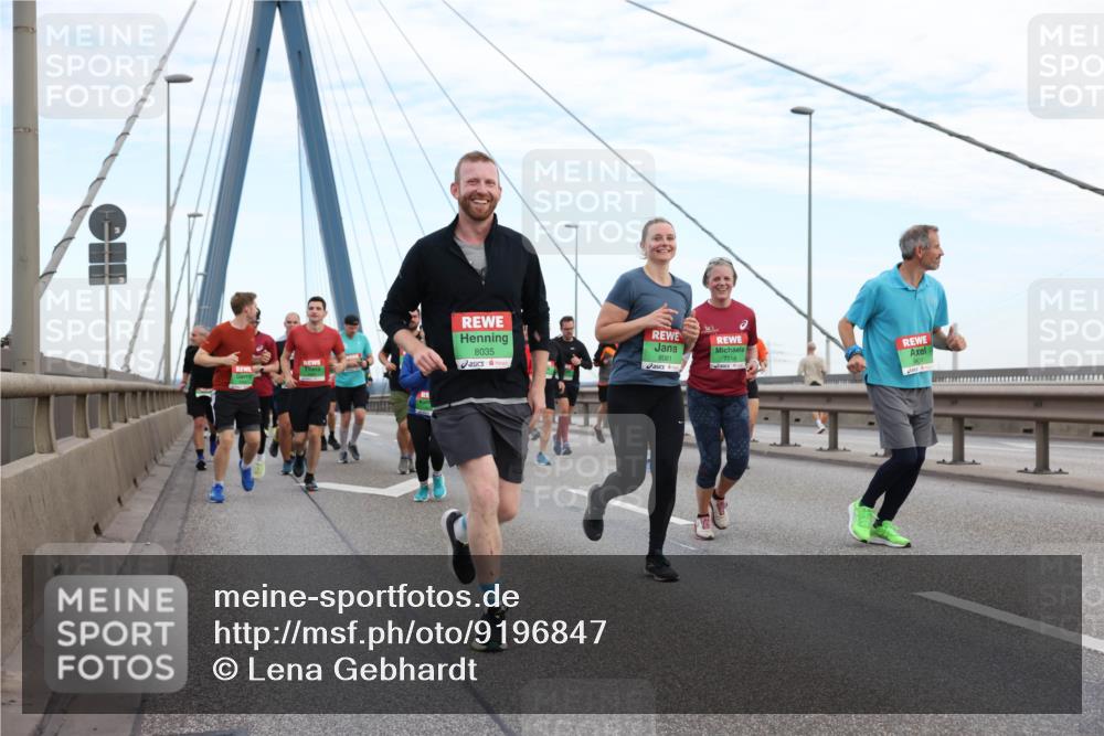 03.10.2025 - Köhlbrandbrückenlauf Lena Gebhardt http://msf.ph/oto/9196847 03.10.2025 15:29:09 Position 1 8035, 8061, 7718 meine-sportfotos.de