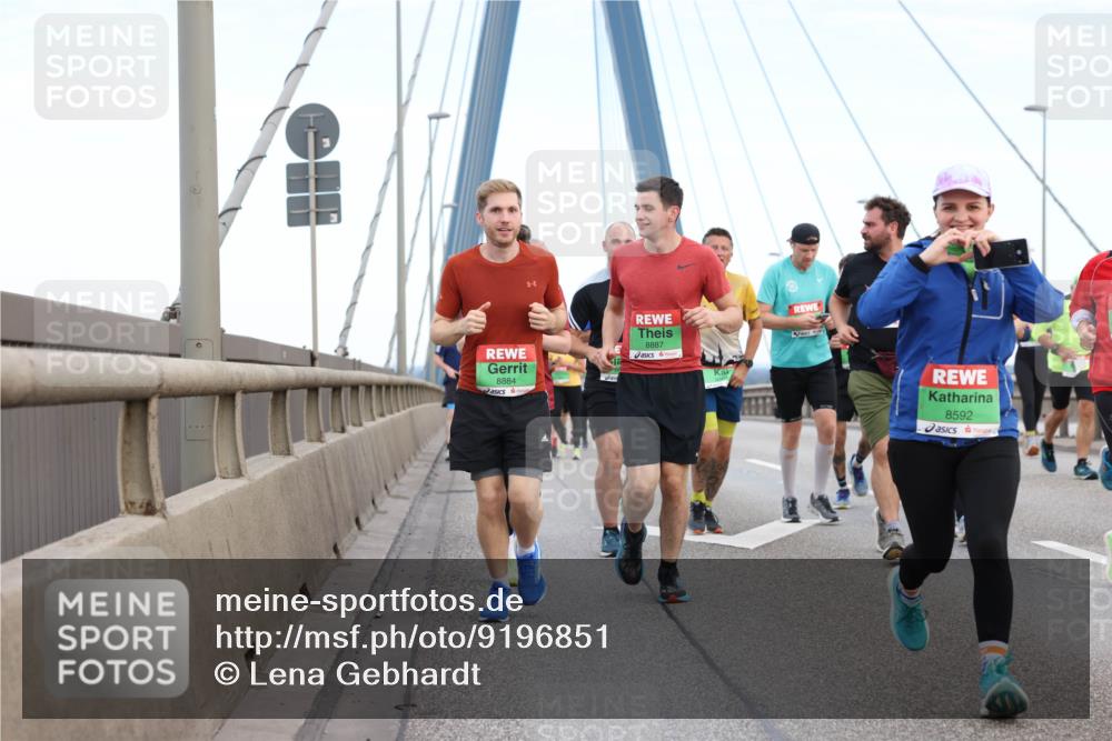 03.10.2025 - Köhlbrandbrückenlauf Lena Gebhardt http://msf.ph/oto/9196851 03.10.2025 15:29:11 Position 1 8884, 8887, 8592 meine-sportfotos.de
