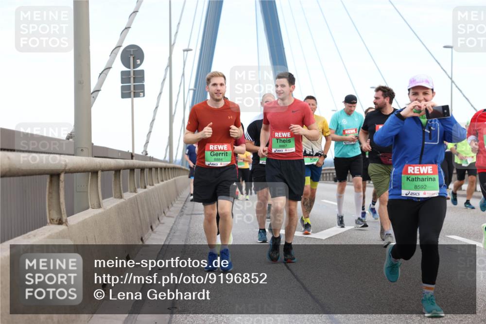 03.10.2025 - Köhlbrandbrückenlauf Lena Gebhardt http://msf.ph/oto/9196852 03.10.2025 15:29:11 Position 1 8884, 8887, 8592 meine-sportfotos.de