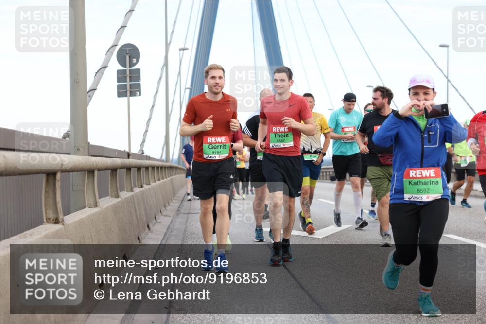 03.10.2025 - Köhlbrandbrückenlauf Lena Gebhardt http://msf.ph/oto/9196853 03.10.2025 15:29:11 Position 1 8884, 8887, 8592 meine-sportfotos.de