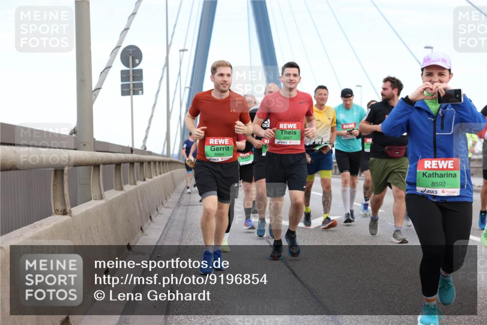 03.10.2025 - Köhlbrandbrückenlauf Lena Gebhardt http://msf.ph/oto/9196854 03.10.2025 15:29:11 Position 1 8884, 8887, 8592 meine-sportfotos.de