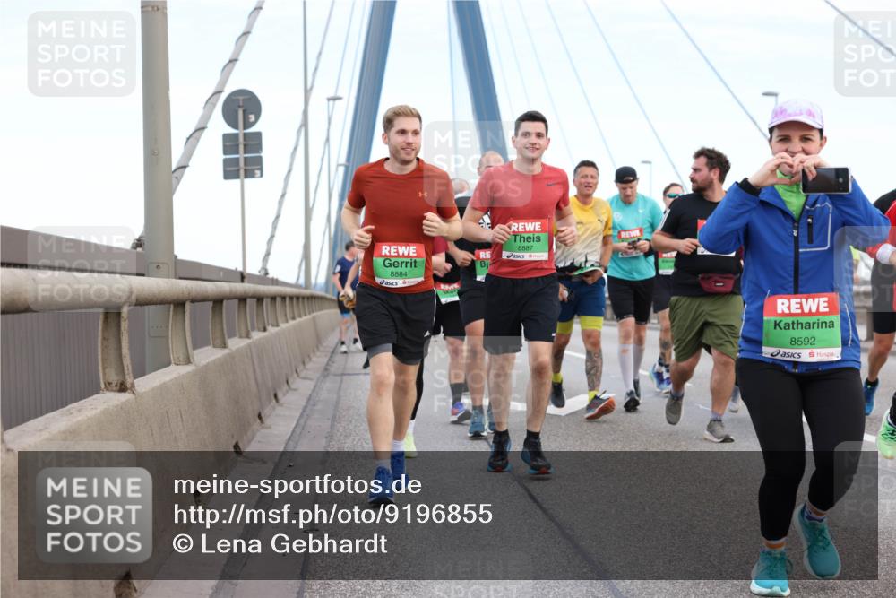 03.10.2025 - Köhlbrandbrückenlauf Lena Gebhardt http://msf.ph/oto/9196855 03.10.2025 15:29:11 Position 1 8887, 8884, 8592 meine-sportfotos.de