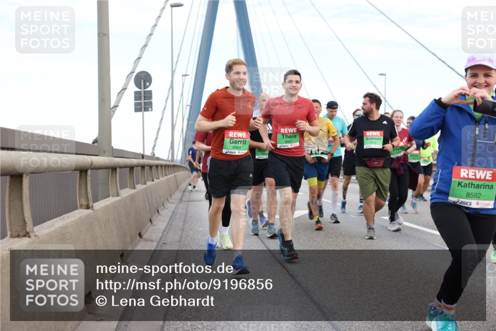 03.10.2025 - Köhlbrandbrückenlauf Lena Gebhardt http://msf.ph/oto/9196856 03.10.2025 15:29:11 Position 1 8887, 7619, 8884, 8592 meine-sportfotos.de