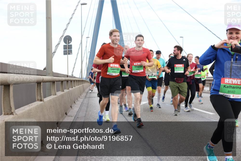 03.10.2025 - Köhlbrandbrückenlauf Lena Gebhardt http://msf.ph/oto/9196857 03.10.2025 15:29:12 Position 1 8887, 88841, 7619, 8592 meine-sportfotos.de