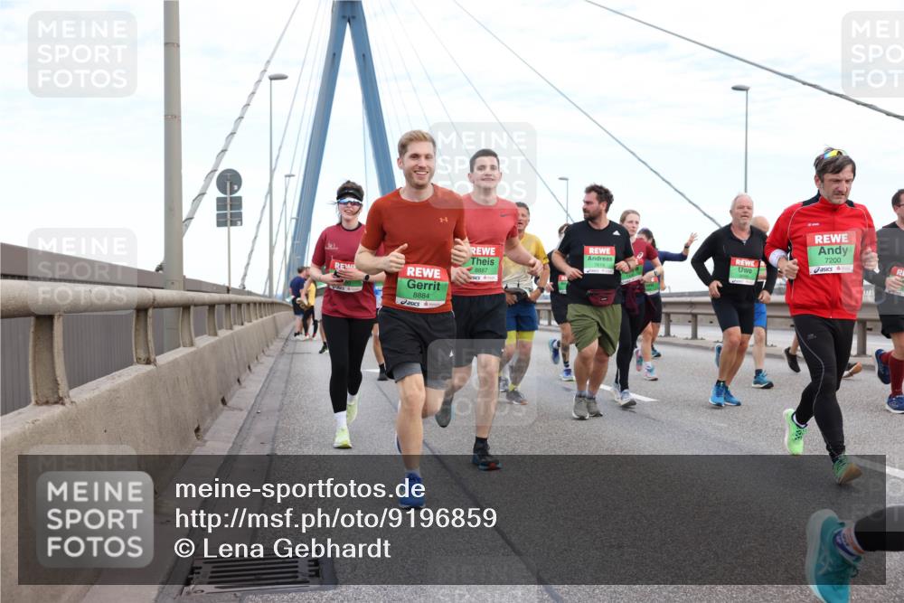 03.10.2025 - Köhlbrandbrückenlauf Lena Gebhardt http://msf.ph/oto/9196859 03.10.2025 15:29:12 Position 1 7200, 7619, 8884, 78887 meine-sportfotos.de