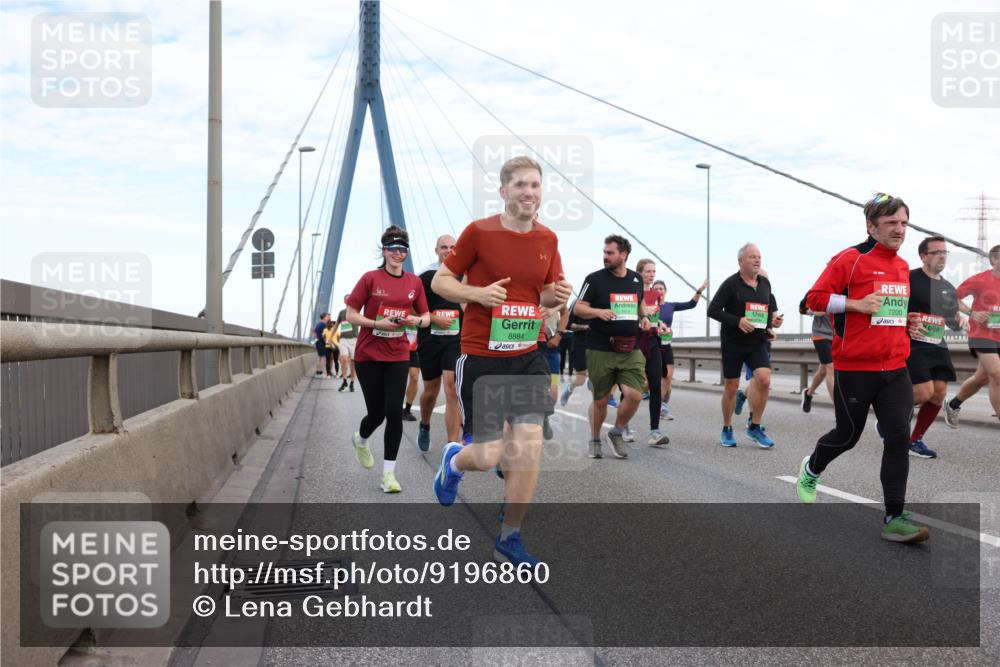 03.10.2025 - Köhlbrandbrückenlauf Lena Gebhardt http://msf.ph/oto/9196860 03.10.2025 15:29:12 Position 1 7200, 8884 meine-sportfotos.de