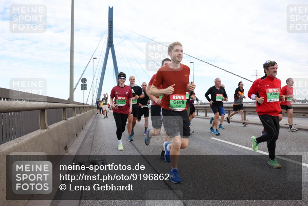 03.10.2025 - Köhlbrandbrückenlauf Lena Gebhardt http://msf.ph/oto/9196862 03.10.2025 15:29:13 Position 1 8884, 7200 meine-sportfotos.de