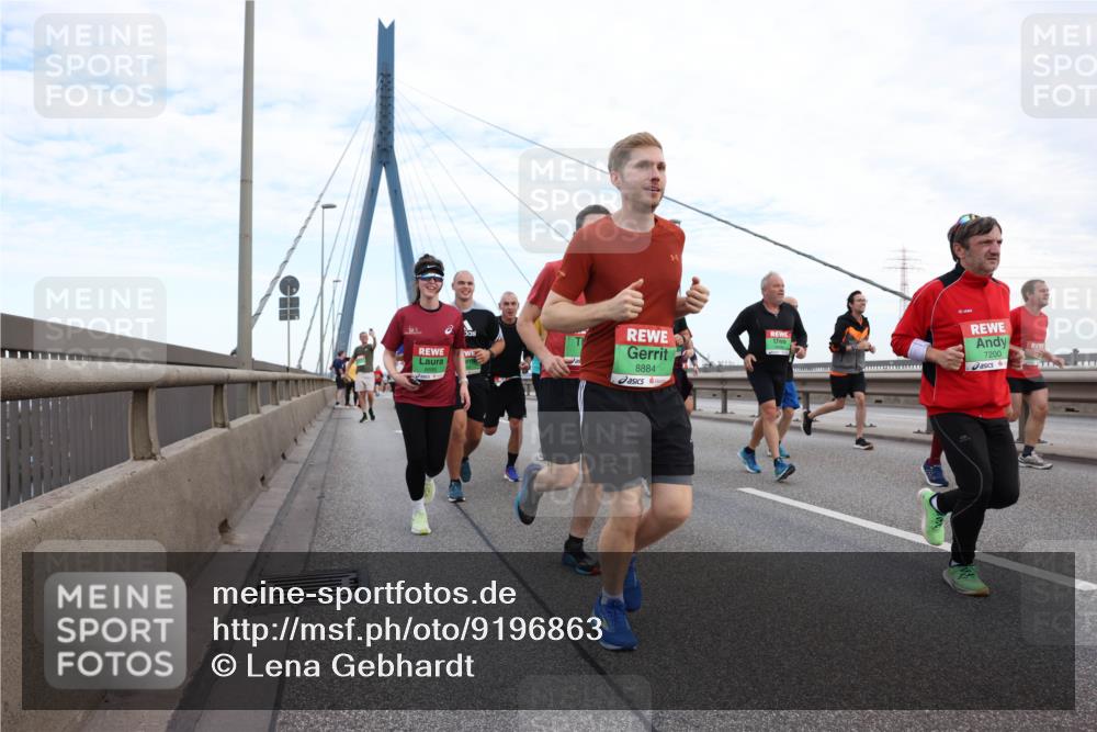 03.10.2025 - Köhlbrandbrückenlauf Lena Gebhardt http://msf.ph/oto/9196863 03.10.2025 15:29:13 Position 1 8884, 7200 meine-sportfotos.de