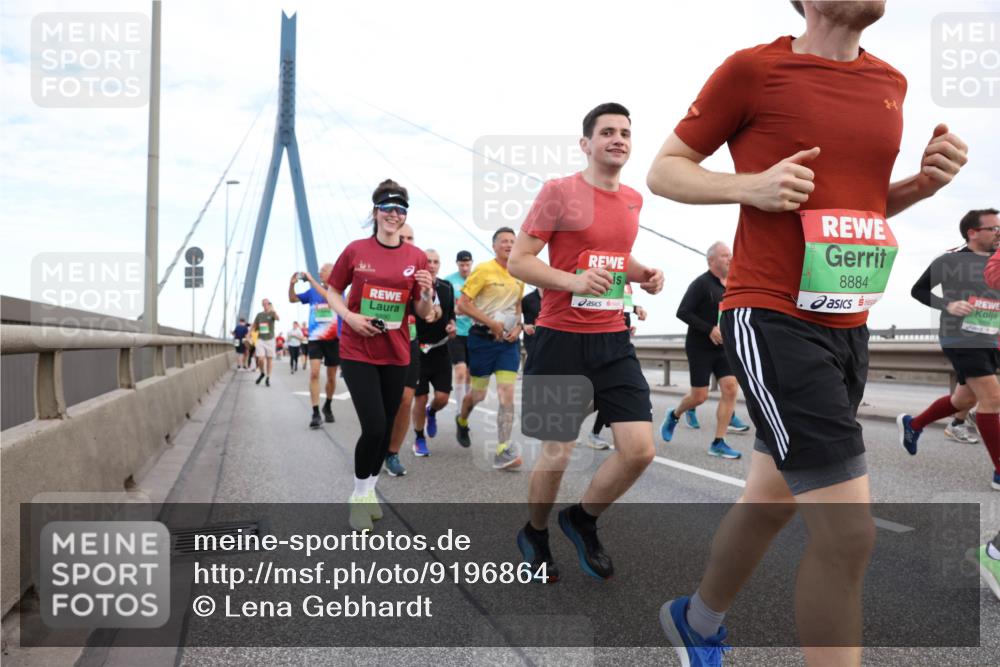 03.10.2025 - Köhlbrandbrückenlauf Lena Gebhardt http://msf.ph/oto/9196864 03.10.2025 15:29:13 Position 1 8884 meine-sportfotos.de