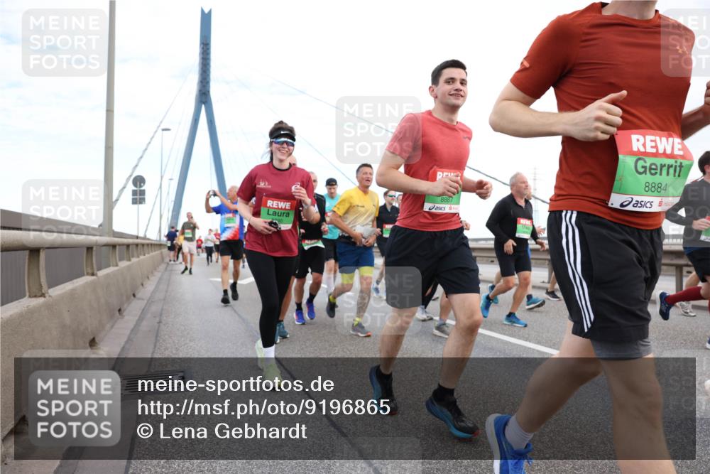 03.10.2025 - Köhlbrandbrückenlauf Lena Gebhardt http://msf.ph/oto/9196865 03.10.2025 15:29:13 Position 1 8887, 8884 meine-sportfotos.de