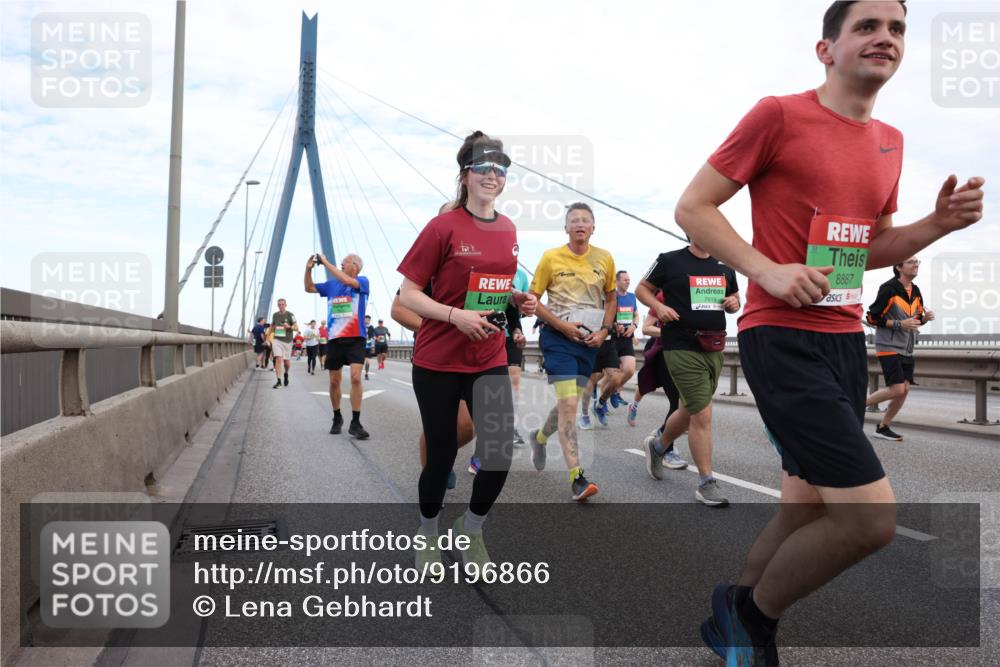 03.10.2025 - Köhlbrandbrückenlauf Lena Gebhardt http://msf.ph/oto/9196866 03.10.2025 15:29:14 Position 1 7619, 1, 8887 meine-sportfotos.de