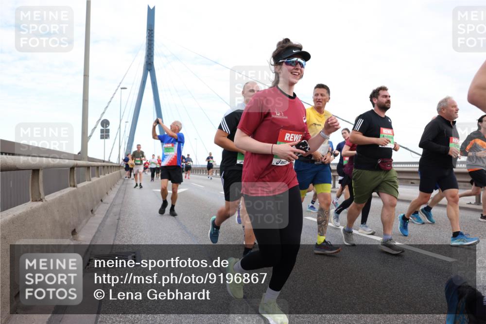 03.10.2025 - Köhlbrandbrückenlauf Lena Gebhardt http://msf.ph/oto/9196867 03.10.2025 15:29:14 Position 1  meine-sportfotos.de