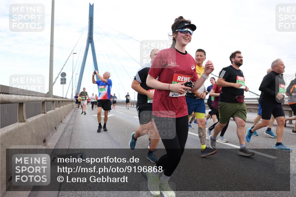 03.10.2025 - Köhlbrandbrückenlauf Lena Gebhardt http://msf.ph/oto/9196868 03.10.2025 15:29:14 Position 1  meine-sportfotos.de
