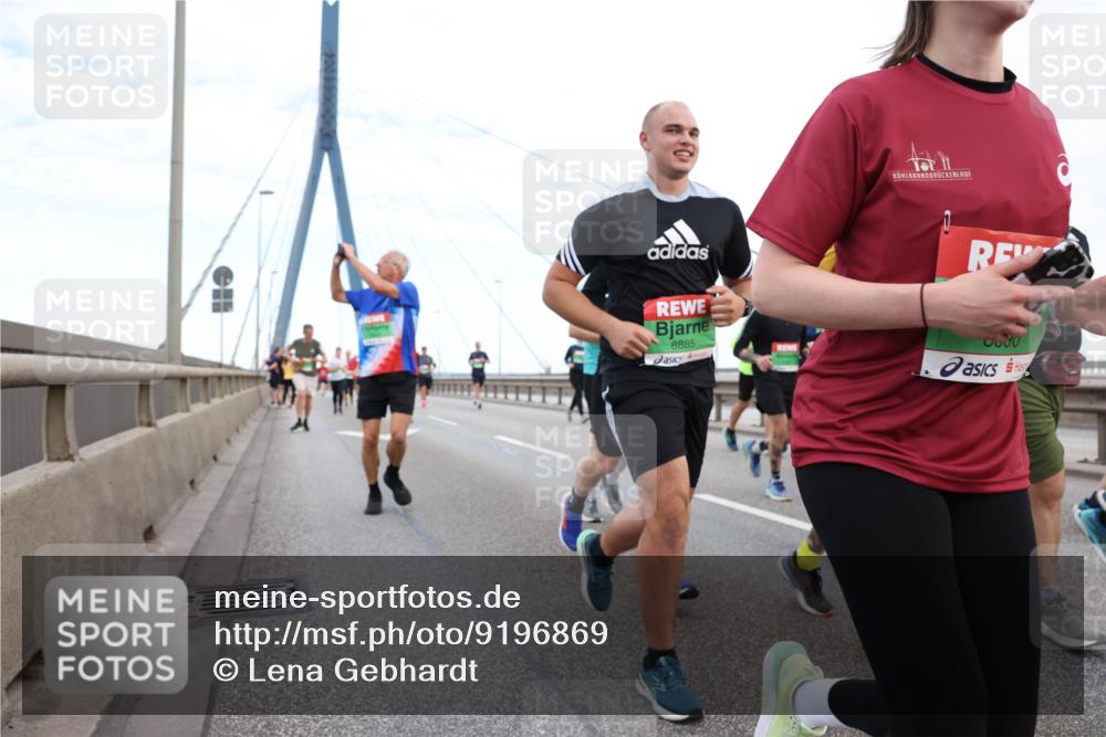 03.10.2025 - Köhlbrandbrückenlauf Lena Gebhardt http://msf.ph/oto/9196869 03.10.2025 15:29:14 Position 1 8885, 8830 meine-sportfotos.de