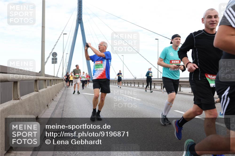 03.10.2025 - Köhlbrandbrückenlauf Lena Gebhardt http://msf.ph/oto/9196871 03.10.2025 15:29:15 Position 1 7910 meine-sportfotos.de