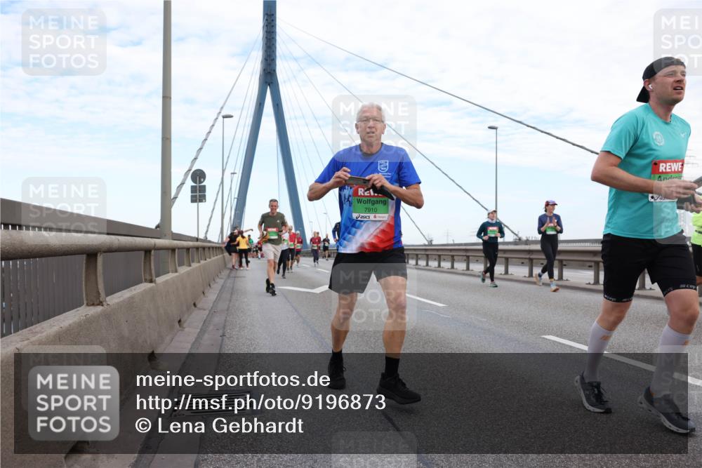 03.10.2025 - Köhlbrandbrückenlauf Lena Gebhardt http://msf.ph/oto/9196873 03.10.2025 15:29:15 Position 1 7910 meine-sportfotos.de