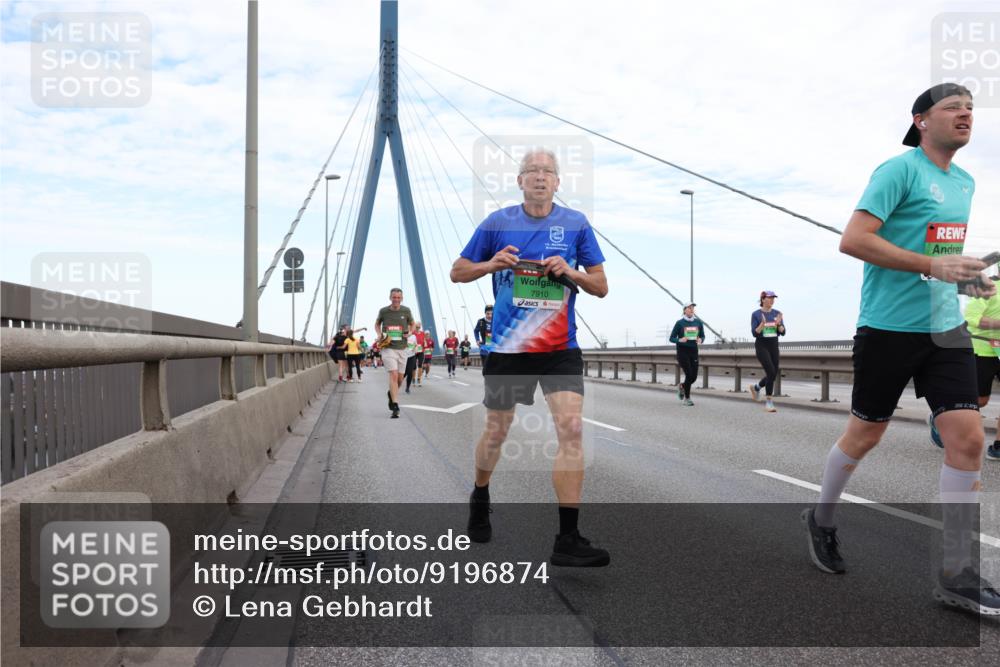 03.10.2025 - Köhlbrandbrückenlauf Lena Gebhardt http://msf.ph/oto/9196874 03.10.2025 15:29:15 Position 1 15, 7910 meine-sportfotos.de