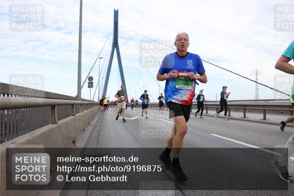 03.10.2025 - Köhlbrandbrückenlauf Lena Gebhardt http://msf.ph/oto/9196875 03.10.2025 15:29:16 Position 1 7910 meine-sportfotos.de