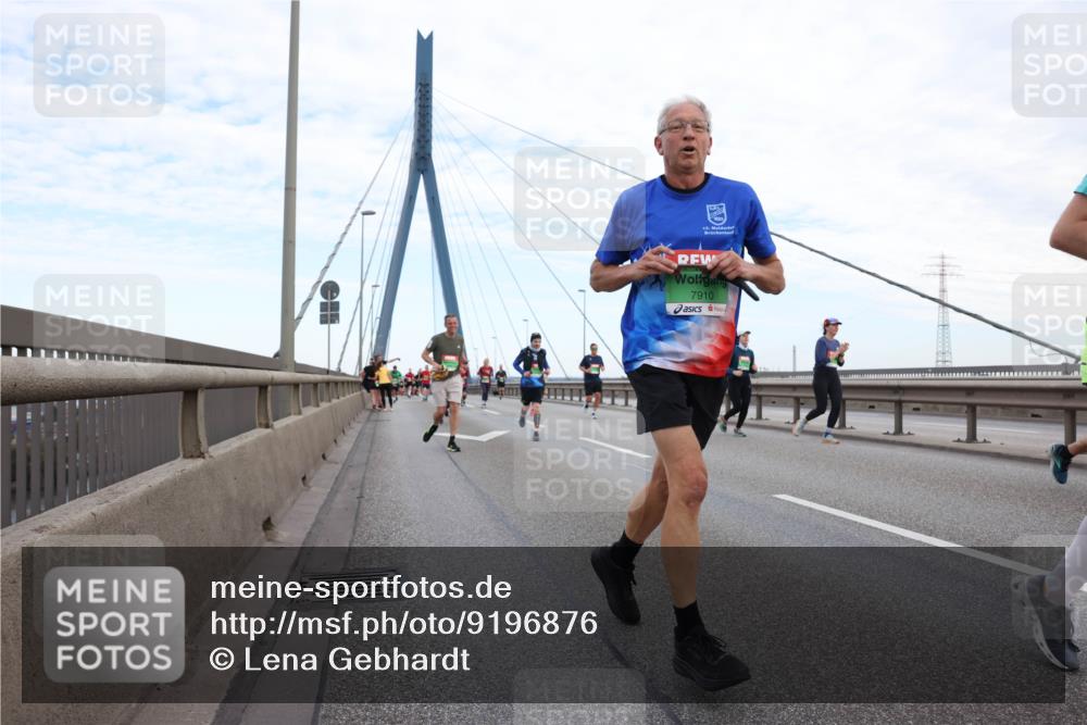 03.10.2025 - Köhlbrandbrückenlauf Lena Gebhardt http://msf.ph/oto/9196876 03.10.2025 15:29:16 Position 1 7910 meine-sportfotos.de