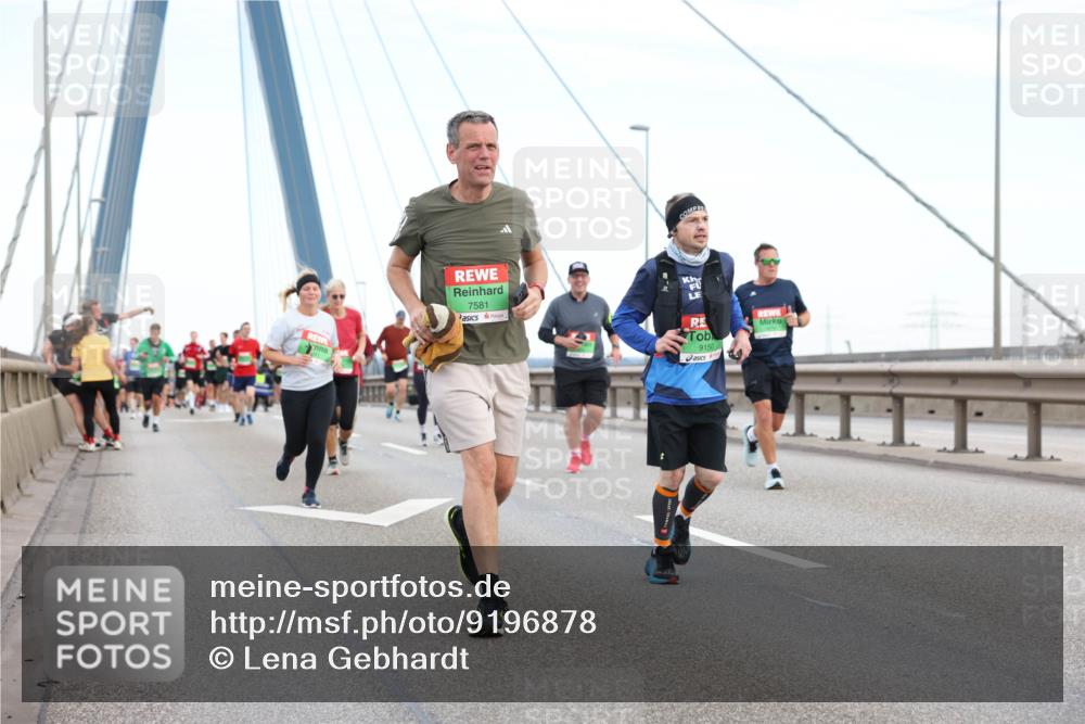 03.10.2025 - Köhlbrandbrückenlauf Lena Gebhardt http://msf.ph/oto/9196878 03.10.2025 15:29:17 Position 1 7581, 9150 meine-sportfotos.de