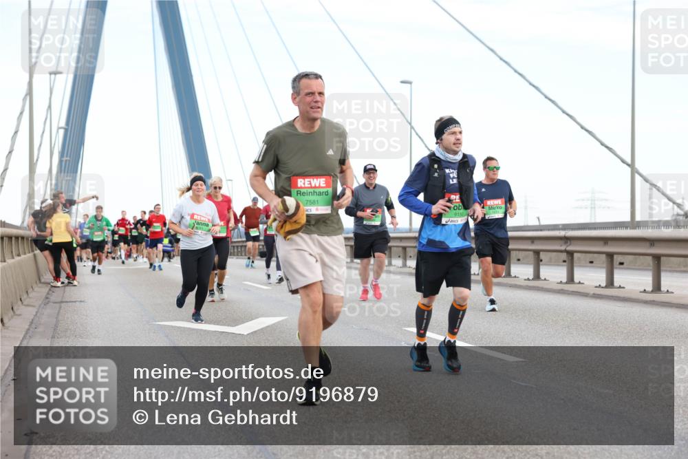 03.10.2025 - Köhlbrandbrückenlauf Lena Gebhardt http://msf.ph/oto/9196879 03.10.2025 15:29:17 Position 1 7581, 9150 meine-sportfotos.de