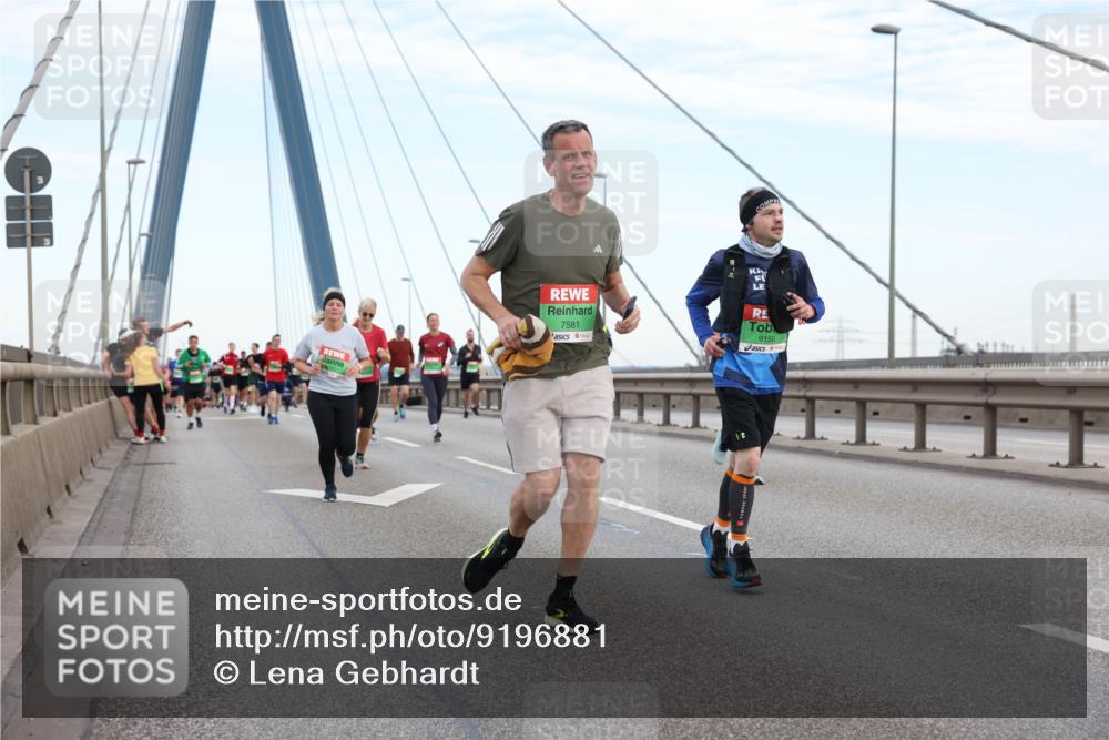 03.10.2025 - Köhlbrandbrückenlauf Lena Gebhardt http://msf.ph/oto/9196881 03.10.2025 15:29:17 Position 1 7581, 9150 meine-sportfotos.de