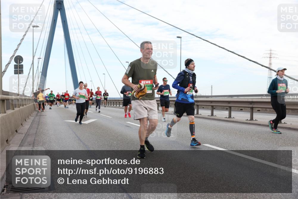 03.10.2025 - Köhlbrandbrückenlauf Lena Gebhardt http://msf.ph/oto/9196883 03.10.2025 15:29:18 Position 1  meine-sportfotos.de