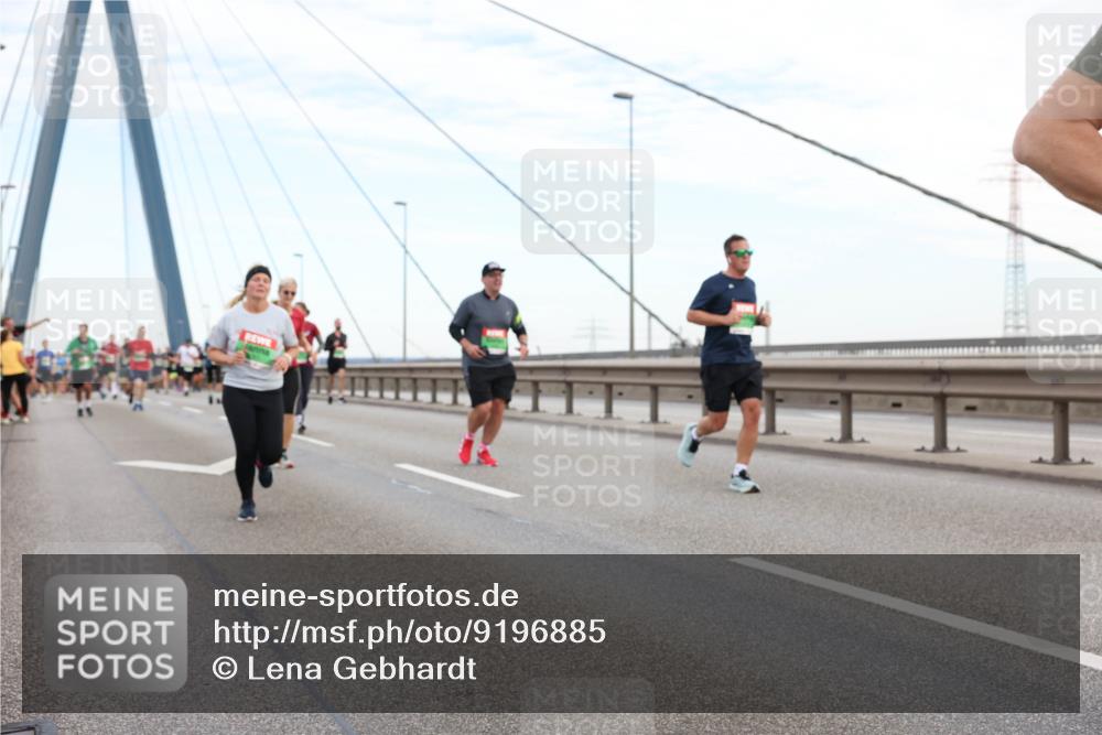 03.10.2025 - Köhlbrandbrückenlauf Lena Gebhardt http://msf.ph/oto/9196885 03.10.2025 15:29:19 Position 1  meine-sportfotos.de