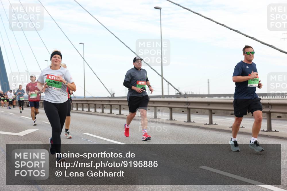 03.10.2025 - Köhlbrandbrückenlauf Lena Gebhardt http://msf.ph/oto/9196886 03.10.2025 15:29:19 Position 1 8051, 7679 meine-sportfotos.de