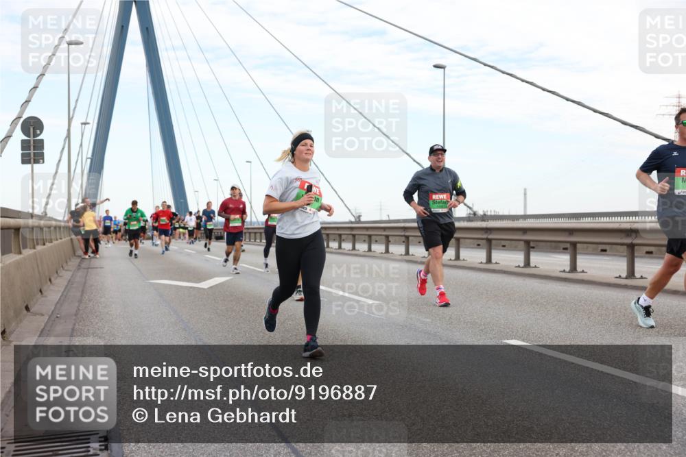 03.10.2025 - Köhlbrandbrückenlauf Lena Gebhardt http://msf.ph/oto/9196887 03.10.2025 15:29:20 Position 1 7432 meine-sportfotos.de