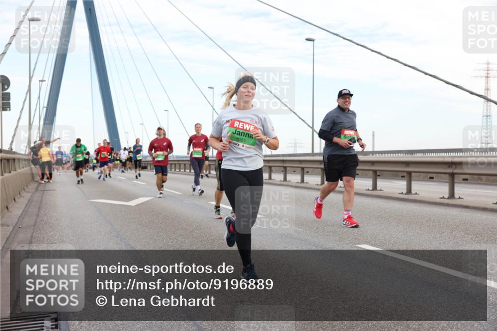 03.10.2025 - Köhlbrandbrückenlauf Lena Gebhardt http://msf.ph/oto/9196889 03.10.2025 15:29:20 Position 1 8051 meine-sportfotos.de