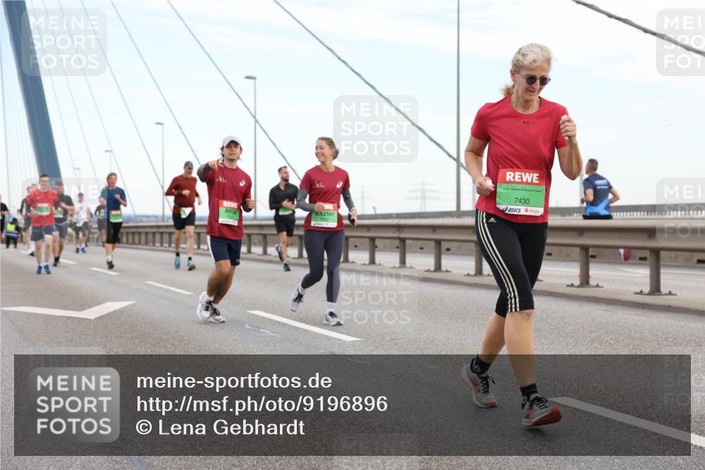 03.10.2025 - Köhlbrandbrückenlauf Lena Gebhardt http://msf.ph/oto/9196896 03.10.2025 15:29:21 Position 1 7430 meine-sportfotos.de
