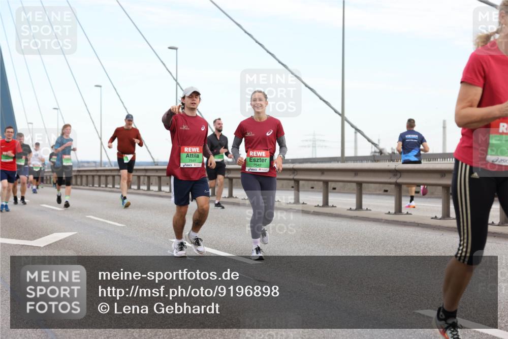 03.10.2025 - Köhlbrandbrückenlauf Lena Gebhardt http://msf.ph/oto/9196898 03.10.2025 15:29:22 Position 1 7541, 7542 meine-sportfotos.de